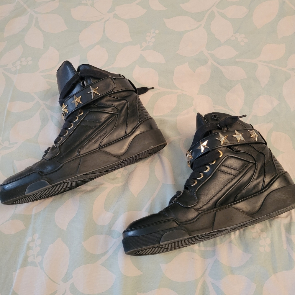 Givenchy Men's Sneakers Tyson- Black and Stars